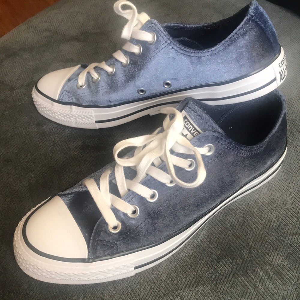 Navy Blue suede low top converse